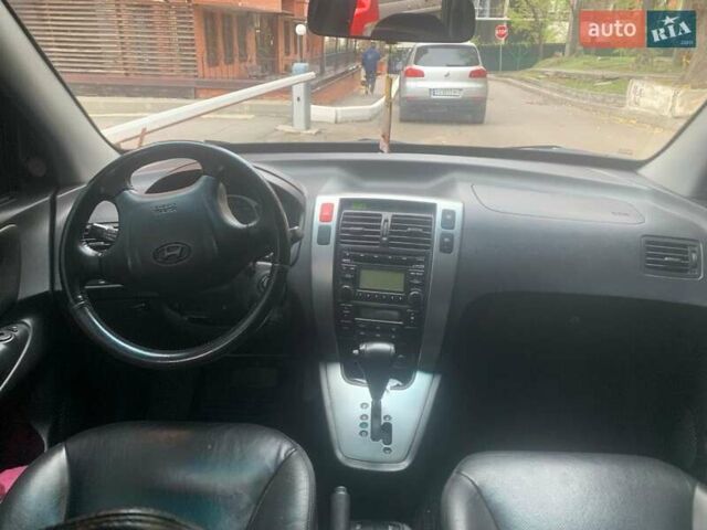 Сірий Хендай Туксон, об'ємом двигуна 1.98 л та пробігом 190 тис. км за 8800 $, фото 12 на Automoto.ua