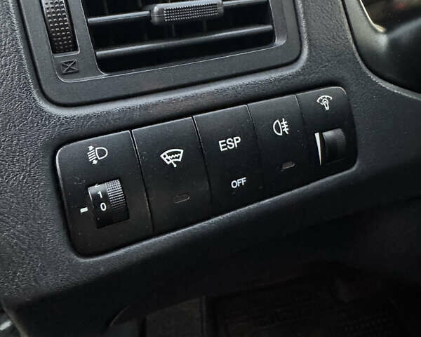 Серый Хендай Туксон, объемом двигателя 1.98 л и пробегом 246 тыс. км за 7500 $, фото 23 на Automoto.ua