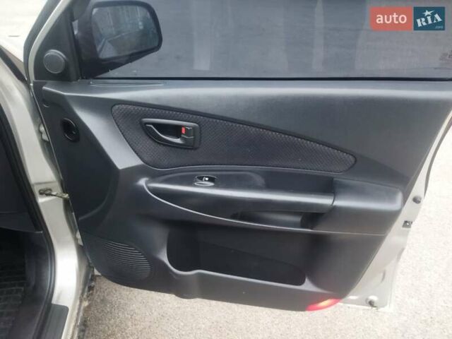 Серый Хендай Туксон, объемом двигателя 2 л и пробегом 210 тыс. км за 8200 $, фото 14 на Automoto.ua