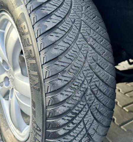 Хендай Туксон 2008 у Зборів на Automoto.ua Сірий Хендай Туксон, об'ємом двигуна 1.99 л та пробігом 228 тис. км за 8500 $, фото 29 на Automoto.ua