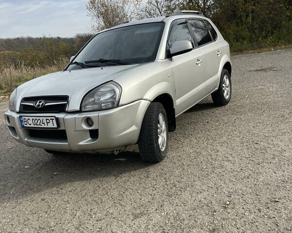 Сірий Хендай Туксон, об'ємом двигуна 1.98 л та пробігом 210 тис. км за 4999 $, фото 1 на Automoto.ua