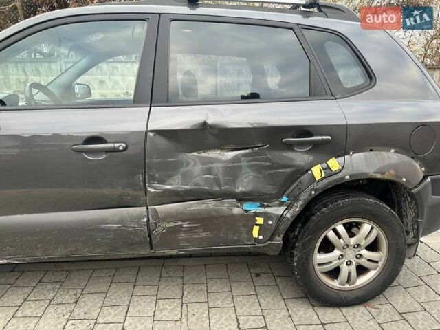 Сірий Хендай Туксон, об'ємом двигуна 1.99 л та пробігом 221 тис. км за 6000 $, фото 2 на Automoto.ua