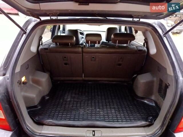 Серый Хендай Туксон, объемом двигателя 1.98 л и пробегом 247 тыс. км за 6200 $, фото 2 на Automoto.ua