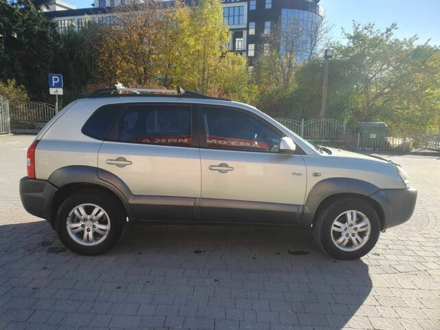 Хендай Туксон 2008 у Тернополі на Automoto.ua Сірий Хендай Туксон, об'ємом двигуна 2 л та пробігом 186 тис. км за 6600 $, фото 5 на Automoto.ua