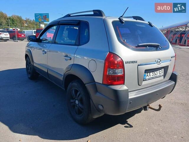 Хендай Туксон 2008 у Полтаві на Automoto.ua Сірий Хендай Туксон, об'ємом двигуна 2 л та пробігом 222 тис. км за 7200 $, фото 1 на Automoto.ua