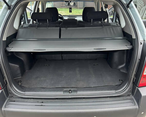 Хендай Туксон 2008 в Новой Ушице на Automoto.ua Серый Хендай Туксон, объемом двигателя 1.98 л и пробегом 229 тыс. км за 8200 $, фото 42 на Automoto.ua