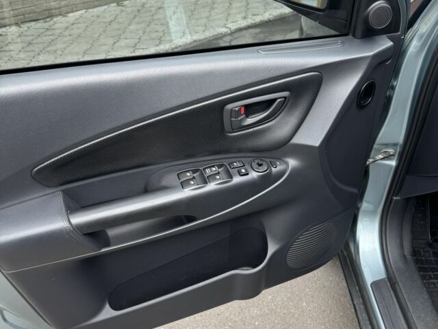 Сірий Хендай Туксон, об'ємом двигуна 2 л та пробігом 169 тис. км за 8000 $, фото 5 на Automoto.ua