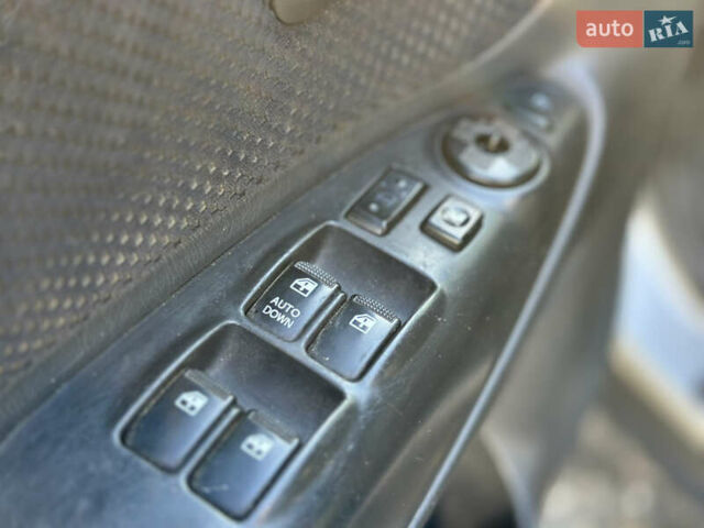 Серый Хендай Туксон, объемом двигателя 1.99 л и пробегом 333 тыс. км за 8199 $, фото 7 на Automoto.ua