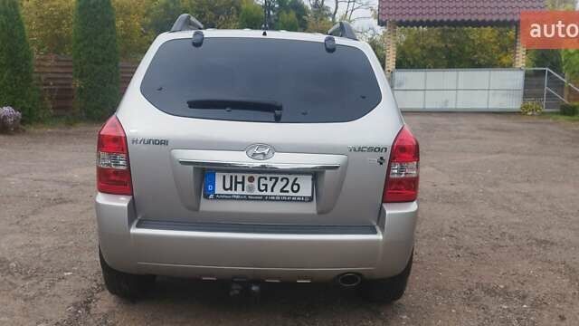 Хендай Туксон 2008 в Бердичеве на Automoto.ua Серый Хендай Туксон, объемом двигателя 1.98 л и пробегом 201 тыс. км за 8299 $, фото 12 на Automoto.ua