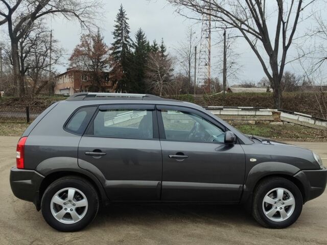 Сірий Хендай Туксон, об'ємом двигуна 2 л та пробігом 95 тис. км за 8800 $, фото 2 на Automoto.ua