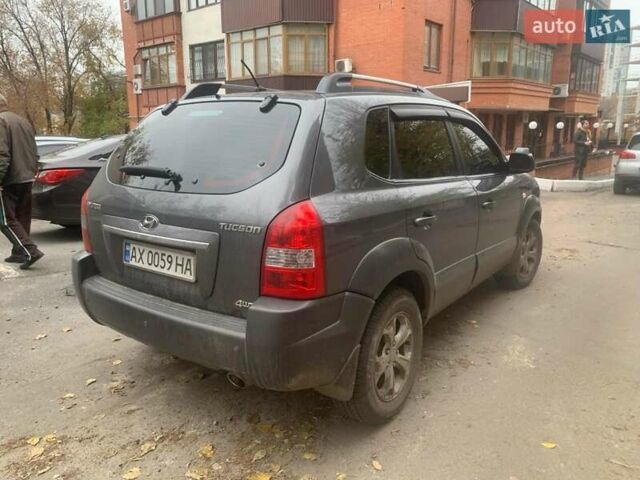 Сірий Хендай Туксон, об'ємом двигуна 1.98 л та пробігом 190 тис. км за 8800 $, фото 4 на Automoto.ua