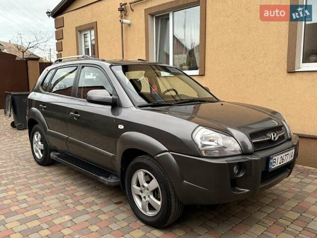Хендай Туксон 2008 в Миргороде на Automoto.ua Серый Хендай Туксон, объемом двигателя 1.98 л и пробегом 177 тыс. км за 7950 $, фото 26 на Automoto.ua