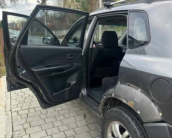 Сірий Хендай Туксон, об'ємом двигуна 1.99 л та пробігом 221 тис. км за 6000 $, фото 24 на Automoto.ua