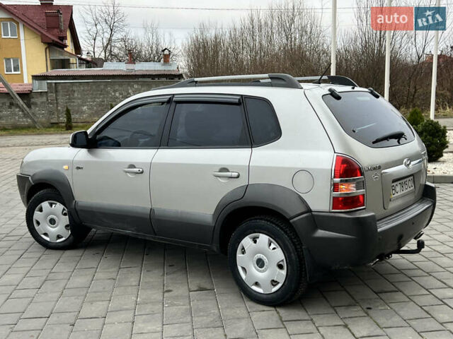 Серый Хендай Туксон, объемом двигателя 2 л и пробегом 176 тыс. км за 8300 $, фото 10 на Automoto.ua