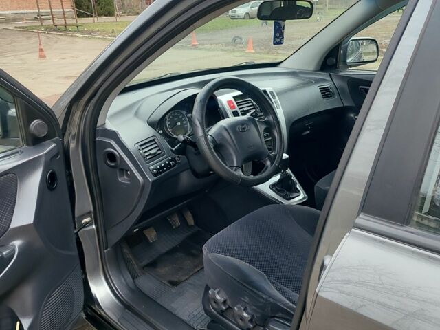 Сірий Хендай Туксон, об'ємом двигуна 2 л та пробігом 95 тис. км за 8800 $, фото 9 на Automoto.ua