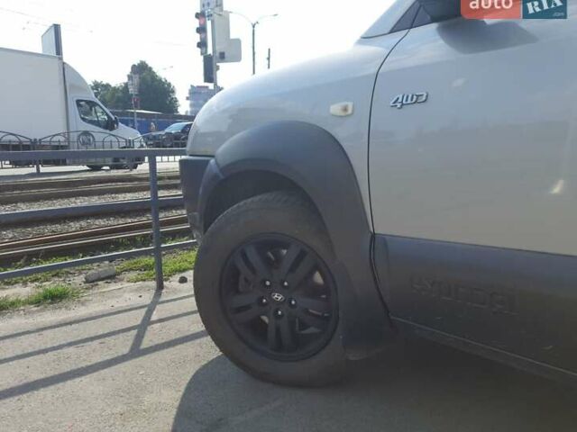 Хендай Туксон 2008 у Полтаві на Automoto.ua Сірий Хендай Туксон, об'ємом двигуна 2 л та пробігом 222 тис. км за 7200 $, фото 32 на Automoto.ua
