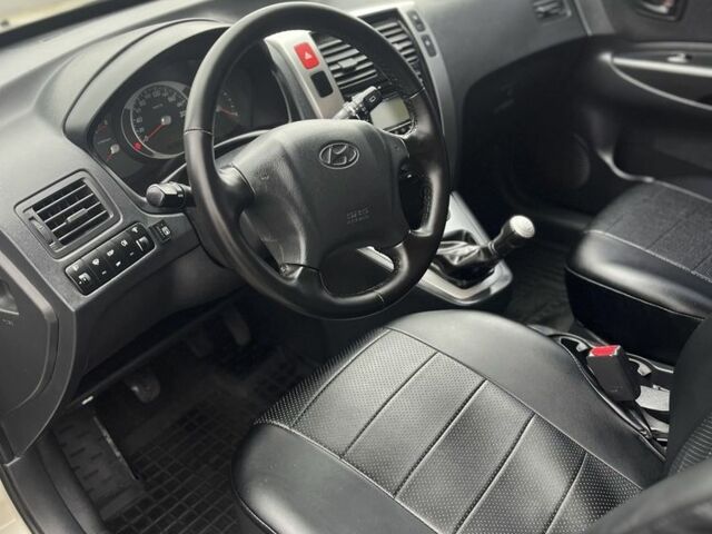 Серый Хендай Туксон, объемом двигателя 2 л и пробегом 151 тыс. км за 8300 $, фото 5 на Automoto.ua