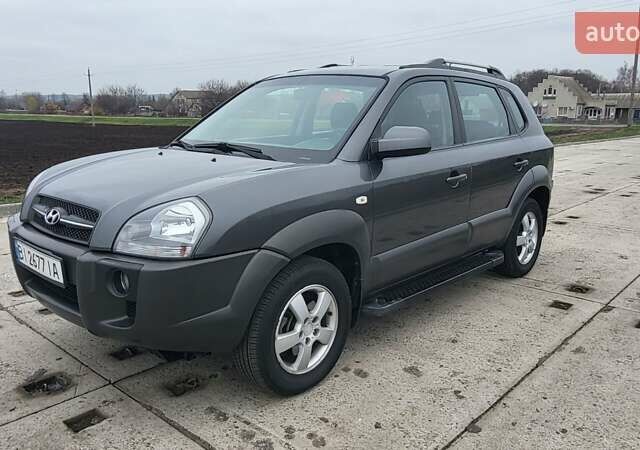 Серый Хендай Туксон, объемом двигателя 1.98 л и пробегом 177 тыс. км за 8200 $, фото 7 на Automoto.ua