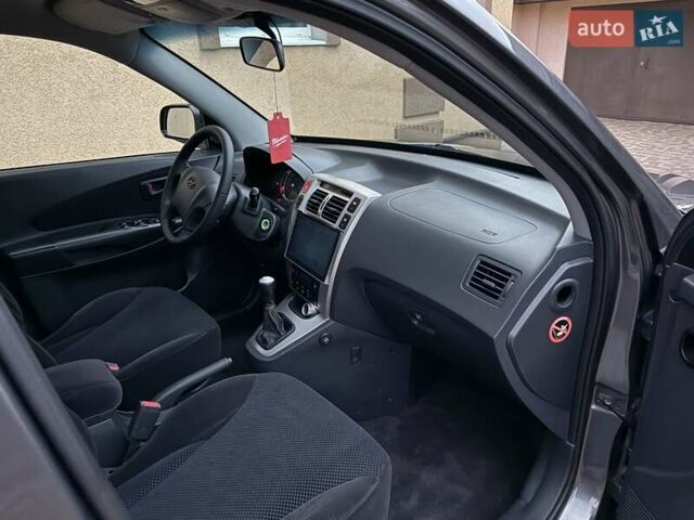 Хендай Туксон 2008 в Миргороде на Automoto.ua Серый Хендай Туксон, объемом двигателя 1.98 л и пробегом 177 тыс. км за 7950 $, фото 41 на Automoto.ua