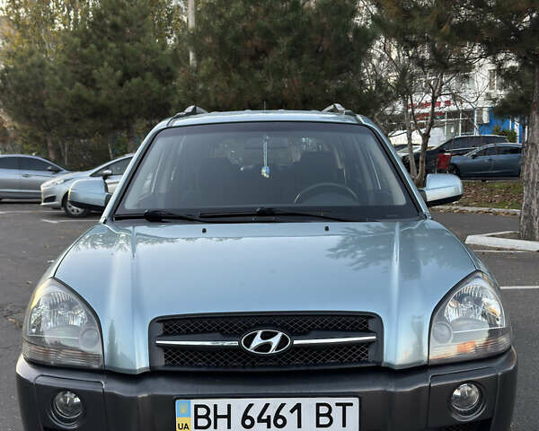 Серый Хендай Туксон, объемом двигателя 1.98 л и пробегом 246 тыс. км за 7500 $, фото 9 на Automoto.ua