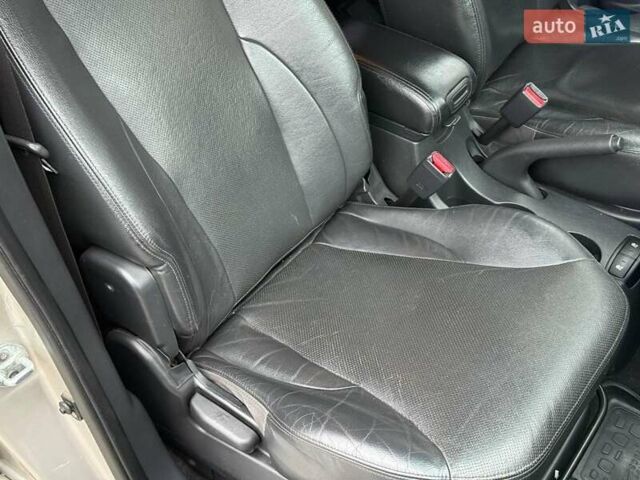 Серый Хендай Туксон, объемом двигателя 2.7 л и пробегом 210 тыс. км за 9290 $, фото 21 на Automoto.ua