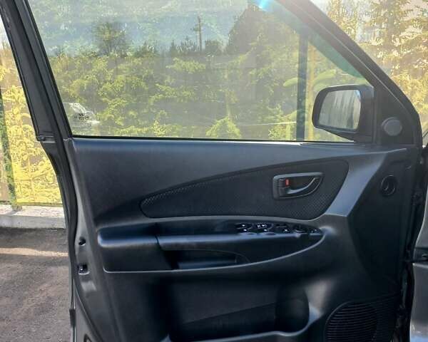 Серый Хендай Туксон, объемом двигателя 2 л и пробегом 207 тыс. км за 8000 $, фото 12 на Automoto.ua