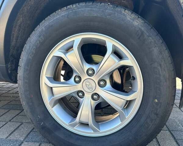 Серый Хендай Туксон, объемом двигателя 1.99 л и пробегом 255 тыс. км за 5800 $, фото 15 на Automoto.ua