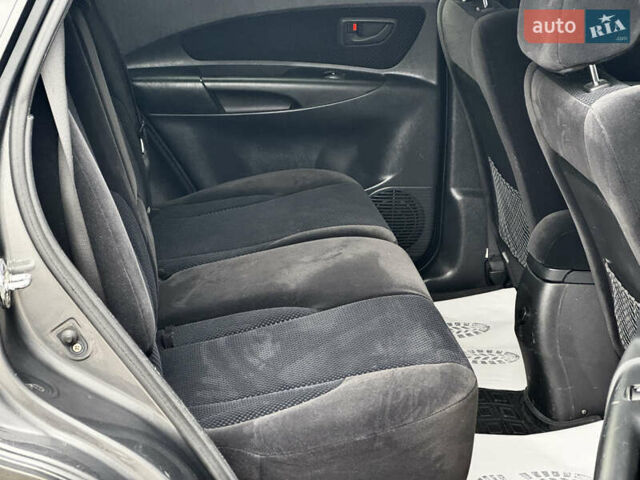 Сірий Хендай Туксон, об'ємом двигуна 2 л та пробігом 213 тис. км за 8500 $, фото 27 на Automoto.ua