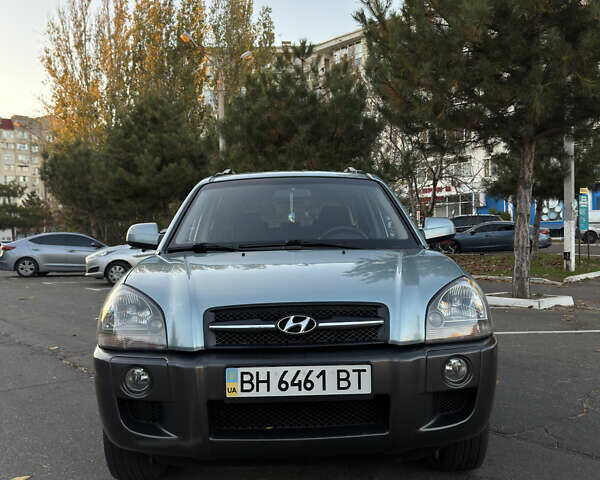Серый Хендай Туксон, объемом двигателя 1.98 л и пробегом 246 тыс. км за 7500 $, фото 7 на Automoto.ua