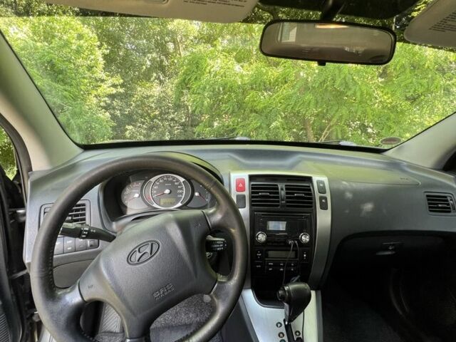 Хендай Туксон 2008 в Мукачеве на Automoto.ua Серый Хендай Туксон, объемом двигателя 2 л и пробегом 300 тыс. км за 7800 $, фото 8 на Automoto.ua