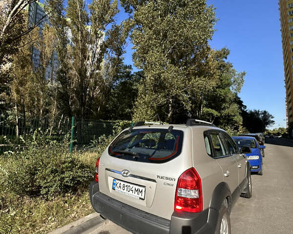 Серый Хендай Туксон, объемом двигателя 1.99 л и пробегом 194 тыс. км за 9500 $, фото 1 на Automoto.ua