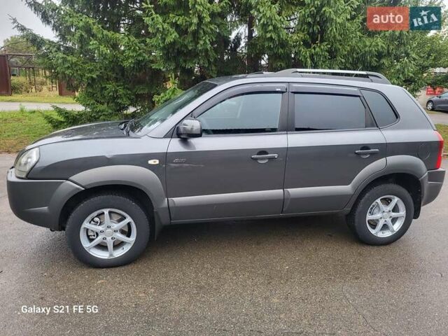 Серый Хендай Туксон, объемом двигателя 1.99 л и пробегом 302 тыс. км за 9300 $, фото 4 на Automoto.ua