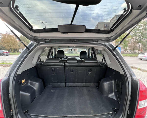 Серый Хендай Туксон, объемом двигателя 2 л и пробегом 210 тыс. км за 7700 $, фото 14 на Automoto.ua