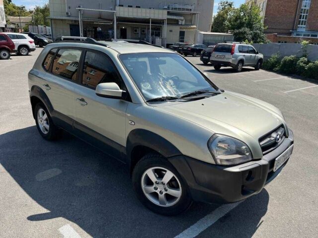 Серый Хендай Туксон, объемом двигателя 2 л и пробегом 265 тыс. км за 7599 $, фото 1 на Automoto.ua