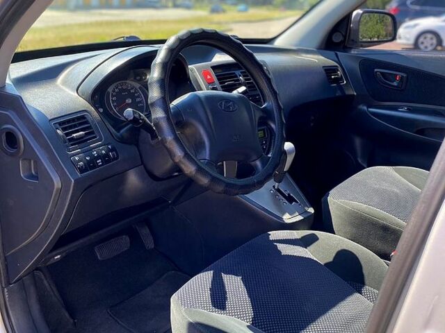 Сірий Хендай Туксон, об'ємом двигуна 2 л та пробігом 225 тис. км за 7800 $, фото 7 на Automoto.ua