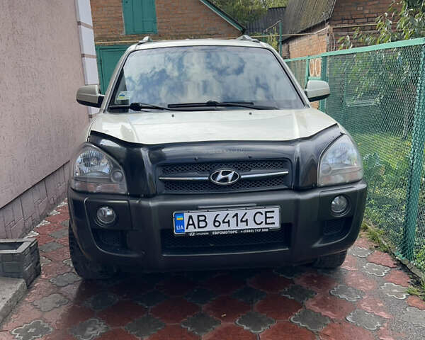 Сірий Хендай Туксон, об'ємом двигуна 1.98 л та пробігом 233 тис. км за 8100 $, фото 2 на Automoto.ua