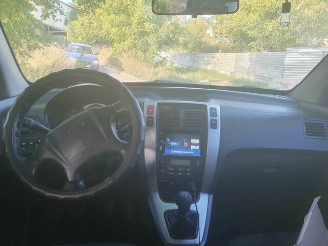 Хендай Туксон 2008 у Тернополі на Automoto.ua Сірий Хендай Туксон, об'ємом двигуна 2 л та пробігом 186 тис. км за 6600 $, фото 14 на Automoto.ua