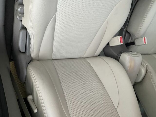 Сірий Хендай Туксон, об'ємом двигуна 2 л та пробігом 170 тис. км за 7600 $, фото 15 на Automoto.ua