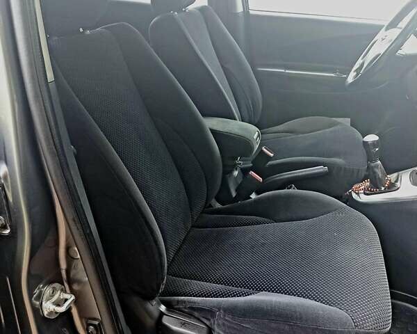 Серый Хендай Туксон, объемом двигателя 1.99 л и пробегом 207 тыс. км за 8000 $, фото 15 на Automoto.ua