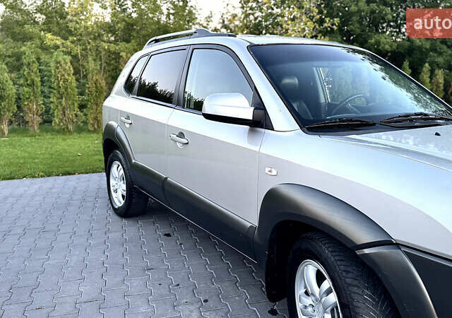 Хендай Туксон 2008 у Зборів на Automoto.ua Сірий Хендай Туксон, об'ємом двигуна 1.99 л та пробігом 228 тис. км за 8500 $, фото 7 на Automoto.ua