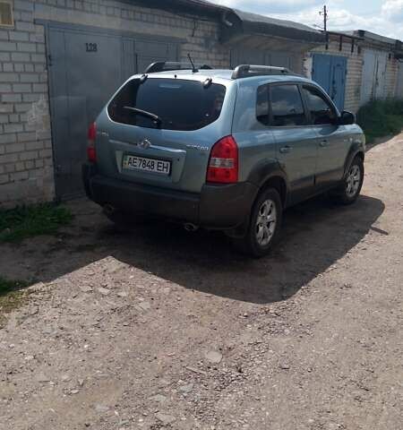 Серый Хендай Туксон, объемом двигателя 2.7 л и пробегом 256 тыс. км за 8700 $, фото 3 на Automoto.ua