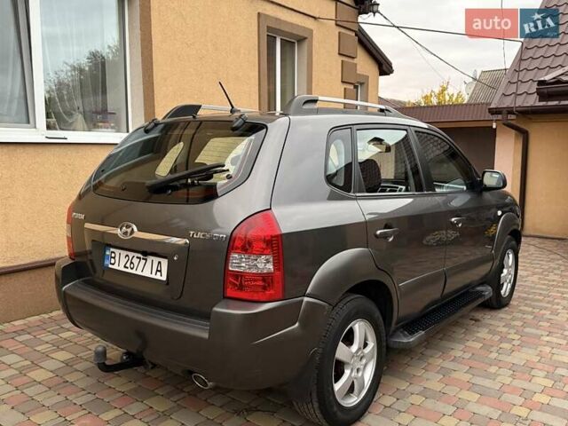 Хендай Туксон 2008 в Миргороде на Automoto.ua Серый Хендай Туксон, объемом двигателя 1.98 л и пробегом 177 тыс. км за 7950 $, фото 24 на Automoto.ua