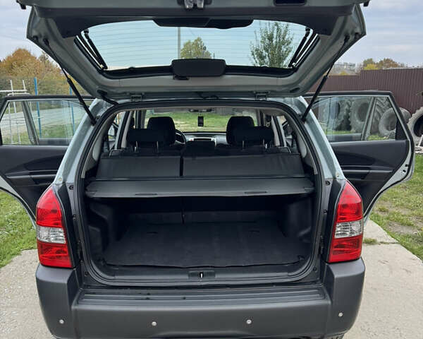 Хендай Туксон 2008 в Новой Ушице на Automoto.ua Серый Хендай Туксон, объемом двигателя 1.98 л и пробегом 229 тыс. км за 8200 $, фото 41 на Automoto.ua