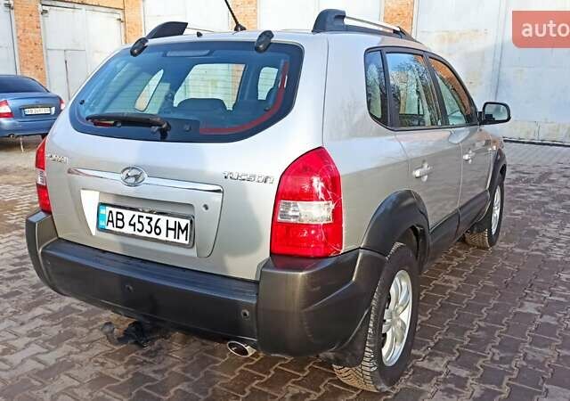 Серый Хендай Туксон, объемом двигателя 2 л и пробегом 127 тыс. км за 9300 $, фото 12 на Automoto.ua