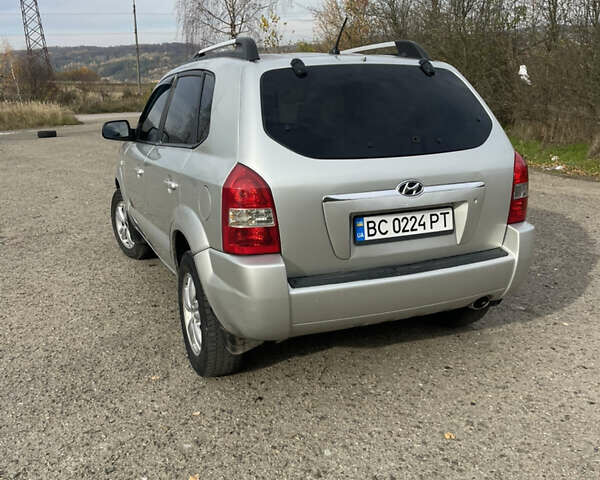 Сірий Хендай Туксон, об'ємом двигуна 1.98 л та пробігом 210 тис. км за 4999 $, фото 7 на Automoto.ua