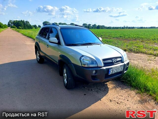 Серый Хендай Туксон, объемом двигателя 2 л и пробегом 215 тыс. км за 5700 $, фото 1 на Automoto.ua