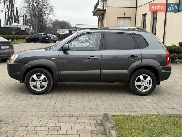 Сірий Хендай Туксон, об'ємом двигуна 2 л та пробігом 187 тис. км за 7700 $, фото 24 на Automoto.ua