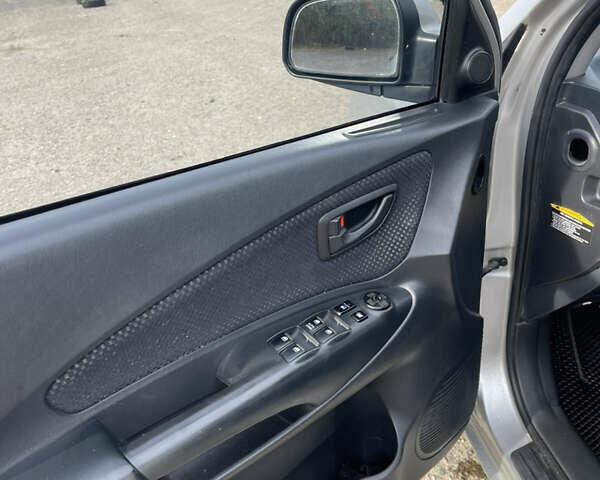 Сірий Хендай Туксон, об'ємом двигуна 1.98 л та пробігом 210 тис. км за 4999 $, фото 12 на Automoto.ua