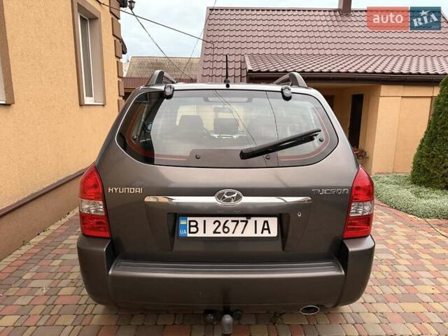 Хендай Туксон 2008 в Миргороде на Automoto.ua Серый Хендай Туксон, объемом двигателя 1.98 л и пробегом 177 тыс. км за 7950 $, фото 9 на Automoto.ua