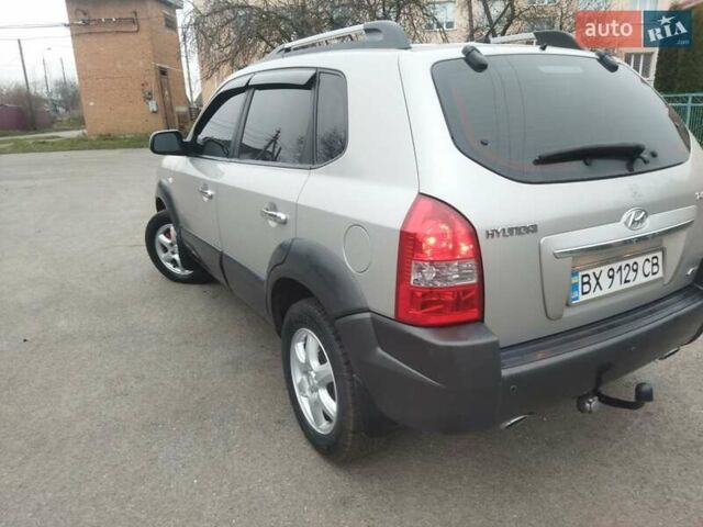 Серый Хендай Туксон, объемом двигателя 2 л и пробегом 210 тыс. км за 8200 $, фото 4 на Automoto.ua